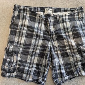 Urban Pipeline cargo shorts plaid size 44